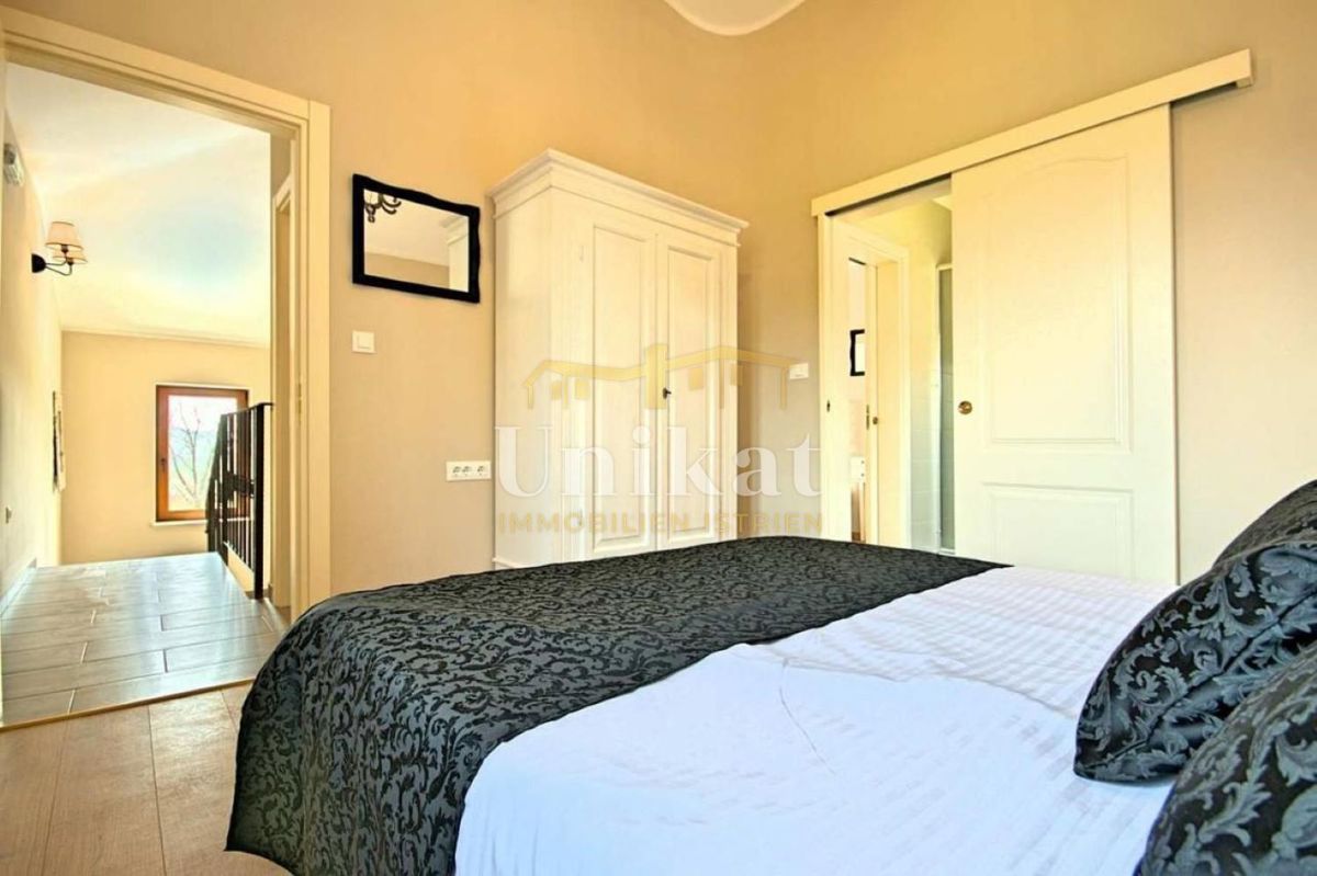 Casa con piscina vicino a Poreč